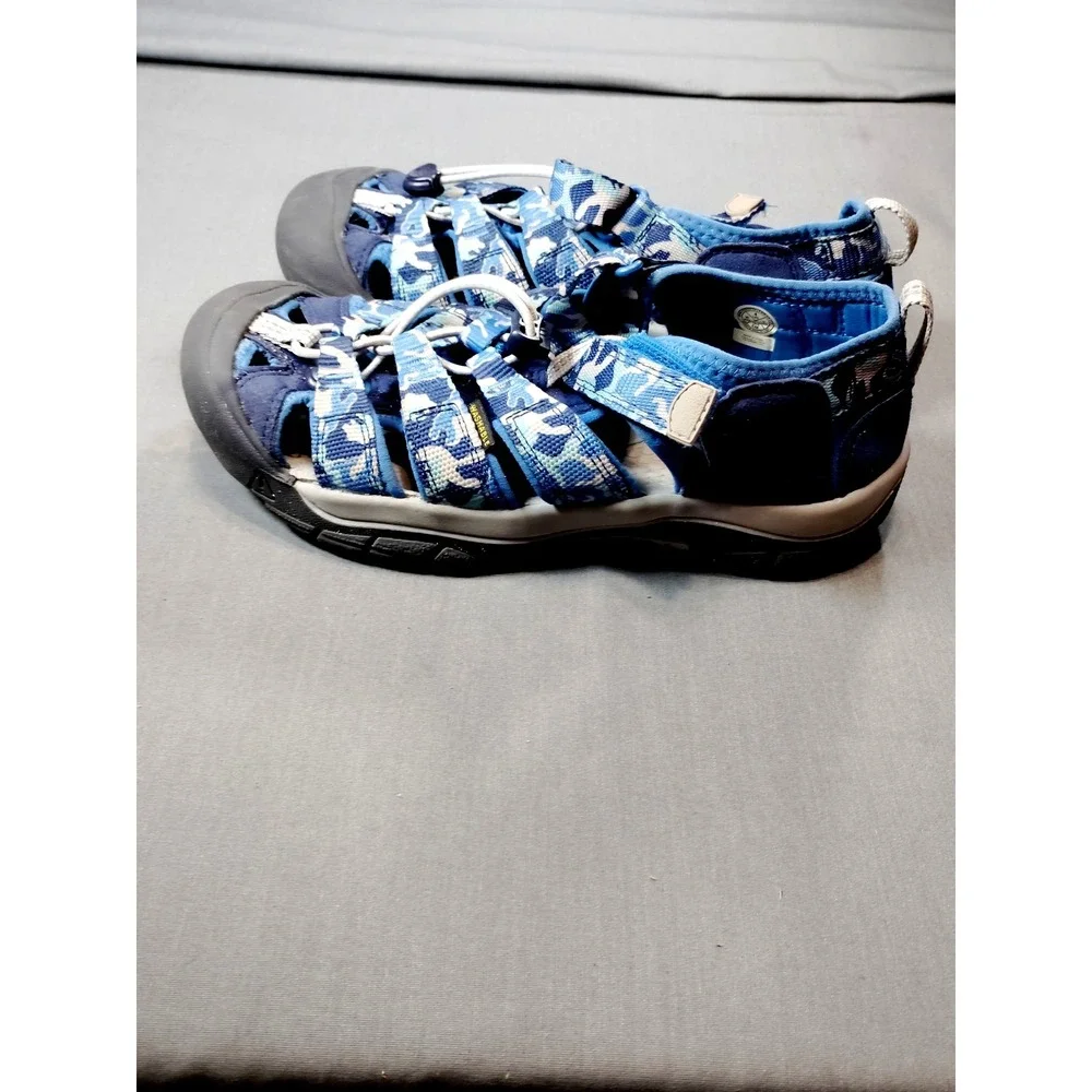 KEEN Newport H2 Unisex Kids Sz 4 Sandals Blue Camouflage Closed Toe Waterproof